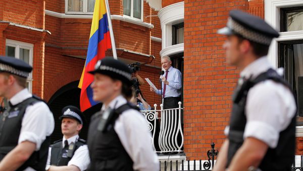 Surrounded by British police WikiLeaks founder Julian Assange, centre, makes a statement to the media and supporters from a window of Ecuadorian Embassy in central London. Surrounded by British police WikiLeaks founder Julian Assange, centre, makes a statement to the media and supporters from a window of Ecuadorian Embassy in central London. - Sputnik International