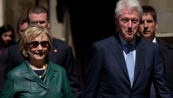 As US prosecutors consider filing criminal charges against UK-based HSBC for aiding tax evaders, several major donors to a Clinton-family foundation are revealed to have ties to the bank’s controversial Swiss division. - Sputnik International