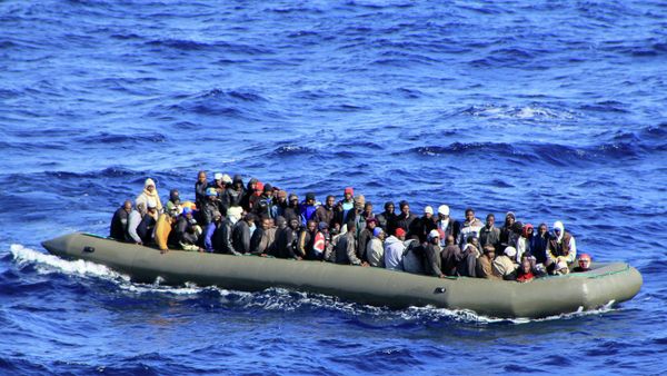 At least 200 migrants are missing after their boats sank in the Mediterranean Sea on Wednesday, BBC reported citing UN refugee agency - Sputnik International