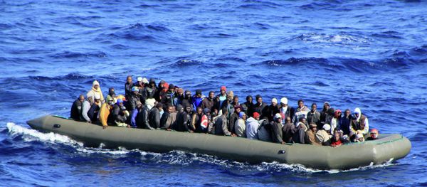 At least 200 migrants are missing after their boats sank in the Mediterranean Sea on Wednesday, BBC reported citing UN refugee agency - Sputnik International