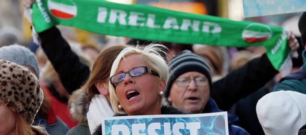 Protestors in Dublin Protestors in Dublin - Sputnik International