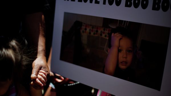 After their 19-month-old son was injured by a police flashbang during a drug raid, two parents from Gainesville, Georgia are seeking justice and taking law enforcement to court. - Sputnik International