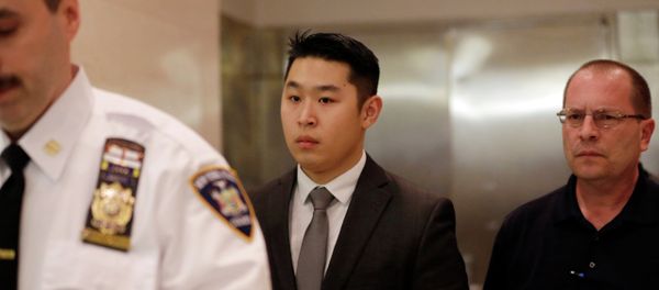 Peter Liang, the New York City police officer indicted in the shooting death of Akai Gurley in the stairwell of a Brooklyn housing project pleaded not guilty to manslaughter Wednesday. - Sputnik International
