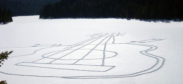 An acoustic guitar in the snow An acoustic guitar in the snow - Sputnik International