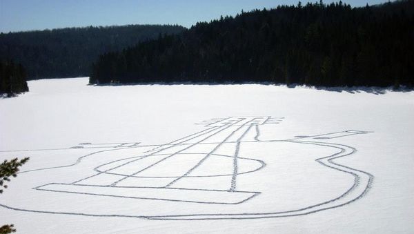 An acoustic guitar in the snow An acoustic guitar in the snow - Sputnik International