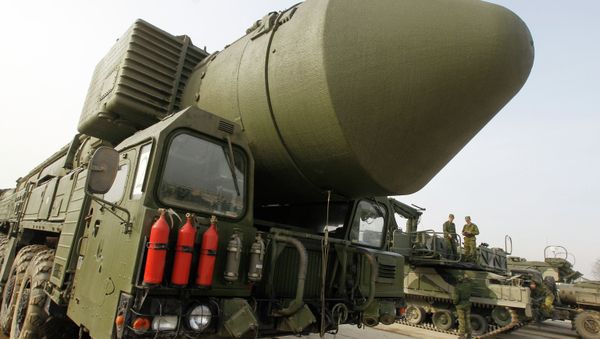 The Topol M missile system shown at Alabino range near Moscow The Topol M missile system shown at Alabino range near Moscow - Sputnik International