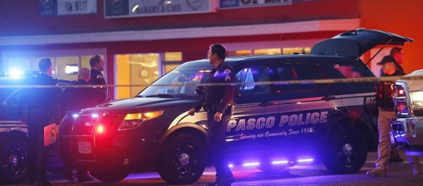 Police investigate the scene of an officer involved shooting Tuesday, Feb. 10. 2015 at the intersection of 10th Ave. and Lewis Street in Pasco Police investigate the scene of an officer involved shooting Tuesday, Feb. 10. 2015 at the intersection of 10th Ave. and Lewis Street in Pasco - Sputnik International