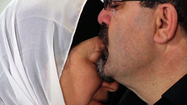 Namee Barakat hugs a female relative during a news conference in Raleigh, N.C., about the death of his son, Deah, his daughter-in-law and her sister on Wednesday, Feb. 11, 2015. Namee Barakat hugs a female relative during a news conference in Raleigh, N.C., about the death of his son, Deah, his daughter-in-law and her sister on Wednesday, Feb. 11, 2015. - Sputnik International