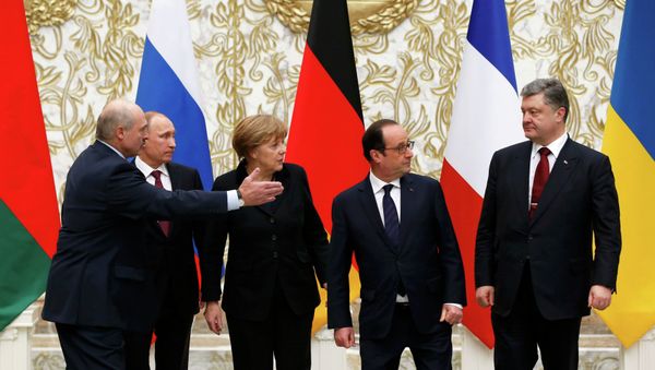 Belarus' President Alexander Lukashenko (L), Russia's President Vladimir Putin (2nd L), Ukraine's President Petro Poroshenko (R), Germany's Chancellor Angela Merkel (C) and France's President Francois Hollande pose for a family photo during peace talks in Minsk, February 11, 2015. Belarus' President Alexander Lukashenko (L), Russia's President Vladimir Putin (2nd L), Ukraine's President Petro Poroshenko (R), Germany's Chancellor Angela Merkel (C) and France's President Francois Hollande pose for a family photo during peace talks in Minsk, February 11, 2015. - Sputnik International