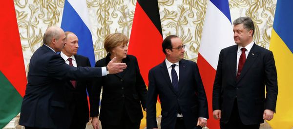 Belarus' President Alexander Lukashenko (L), Russia's President Vladimir Putin (2nd L), Ukraine's President Petro Poroshenko (R), Germany's Chancellor Angela Merkel (C) and France's President Francois Hollande pose for a family photo during peace talks in Minsk, February 11, 2015. Belarus' President Alexander Lukashenko (L), Russia's President Vladimir Putin (2nd L), Ukraine's President Petro Poroshenko (R), Germany's Chancellor Angela Merkel (C) and France's President Francois Hollande pose for a family photo during peace talks in Minsk, February 11, 2015. - Sputnik International
