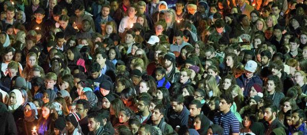 Students gather during a vigil on the campus of the University of North Carolina, for Deah Shaddy Barakat, his wife Yusor Mohammad and Yusor's sister Razan Mohammad Abu-Salha who were killed in Chapel Hill, North Carolina February 11, 2015. Students gather during a vigil on the campus of the University of North Carolina, for Deah Shaddy Barakat, his wife Yusor Mohammad and Yusor's sister Razan Mohammad Abu-Salha who were killed in Chapel Hill, North Carolina February 11, 2015. - Sputnik International