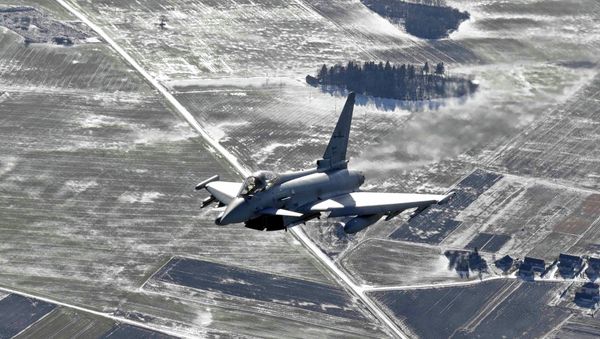 An Italian Air Force Eurofighter Typhoon fighter patrols over the Baltics during a NATO air policing mission from Zokniai air base near Siauliai February 10, 2015. - Sputnik International