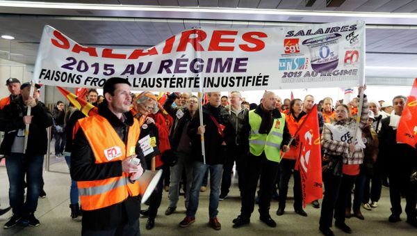 Protestors at the Roissy-Charles de Gaulle airport - Sputnik International
