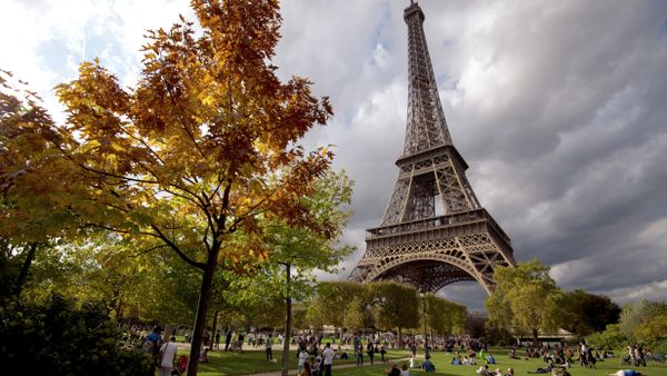 An unidentified drone was seen flying over a military base near Paris last night. An unidentified drone was seen flying over a military base near Paris last night. - Sputnik International