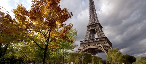 An unidentified drone was seen flying over a military base near Paris last night. An unidentified drone was seen flying over a military base near Paris last night. - Sputnik International