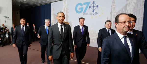 US President Barack Obama, third left, walks with, from left to right: Italian Prime Minister Matteo Renzi; Canadian Prime Minister Stephen Harper; British Prime Minister David Cameron; European Commission President Jose Manuel Barroso; French President Francois Hollande; Japanese Prime Minister Shinzo Abe; after a G7 group photo US President Barack Obama, third left, walks with, from left to right: Italian Prime Minister Matteo Renzi; Canadian Prime Minister Stephen Harper; British Prime Minister David Cameron; European Commission President Jose Manuel Barroso; French President Francois Hollande; Japanese Prime Minister Shinzo Abe; after a G7 group photo - Sputnik International
