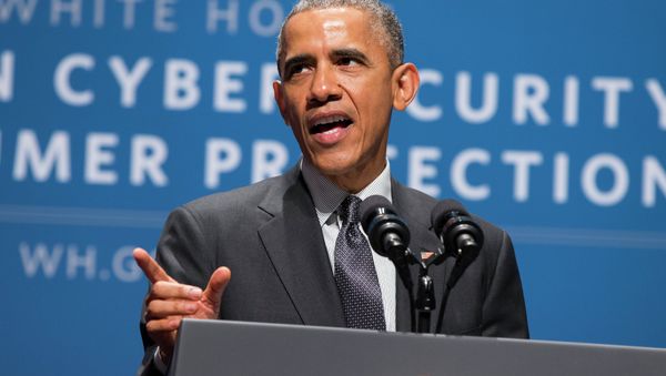 US President Barack Obama has signed a new executive order to promote cybersecurity information sharing within the private sector companies and between the US government and the private sector. - Sputnik International