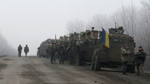 Ukrainian military convoy stop on the road between the towns of Dabeltseve and Artemivsk, Ukraine, Saturday, Feb. 14, 2015 Ukrainian military convoy stop on the road between the towns of Dabeltseve and Artemivsk, Ukraine, Saturday, Feb. 14, 2015 - Sputnik International
