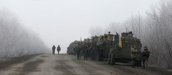 Ukrainian military convoy stop on the road between the towns of Dabeltseve and Artemivsk, Ukraine, Saturday, Feb. 14, 2015 Ukrainian military convoy stop on the road between the towns of Dabeltseve and Artemivsk, Ukraine, Saturday, Feb. 14, 2015 - Sputnik International