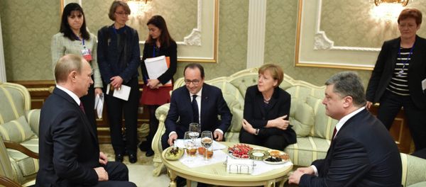 Russia's President Vladimir Putin (L), Ukraine's President Petro Poroshenko (R), Germany's Chancellor Angela Merkel (2nd R) and France's President Francois Hollande attend a meeting on resolving the Ukrainian crisis in Minsk, February 11, 2015 Russia's President Vladimir Putin (L), Ukraine's President Petro Poroshenko (R), Germany's Chancellor Angela Merkel (2nd R) and France's President Francois Hollande attend a meeting on resolving the Ukrainian crisis in Minsk, February 11, 2015 - Sputnik International