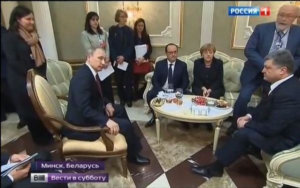 President Putin, however, opted for a chair from another set – a hard one, with a straight back. President Putin, however, opted for a chair from another set – a hard one, with a straight back. - Sputnik International