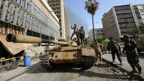 Members of the Libyan pro-government forces, backed by locals, gather on a tank outside the Central Bank, near Benghazi port, January 21, 2015 Members of the Libyan pro-government forces, backed by locals, gather on a tank outside the Central Bank, near Benghazi port, January 21, 2015 - Sputnik International