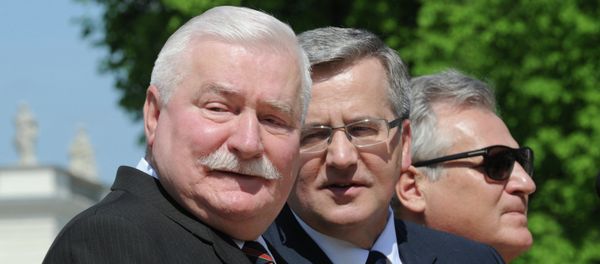 Polish President Bronislaw Komorowski, center, with former presidents Lech Walesa, left, and Aleksander Kwasniewski right, attend the European Picnic at the Lazienki Park in Warsaw, Poland, Thursday, May 1, 2014 - Sputnik International