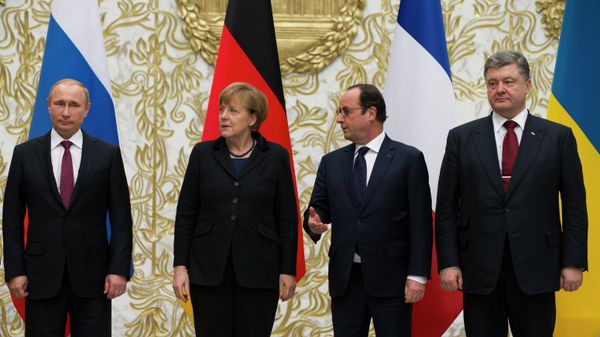 From the left : Russian President Vladimir Putin, German Chancellor Angela Merkel, French President Francois Hollande, and Ukrainian President Petro Poroshenko pose for a photo during a time-break in their peace talks in Minsk, Belarus, Wednesday, Feb. 11, 2015 - Sputnik International
