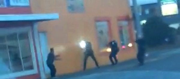 In this still frame taken from a cell phone video provided by Dario Infante and taken on Feb. 10, 2015, Antonio Zambrano-Montes, left, turns to face police officers as one holds a flashlight and two others draw their guns just before shooting him in Pasco, Wash. - Sputnik International