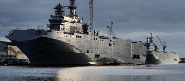 Sevastopol (L) and the Vladivostok warships, two Mistral class LHD amphibious vessels ordered by Russia from STX France in Saint-Nazaire, western France, on December 20, 2014 - Sputnik International