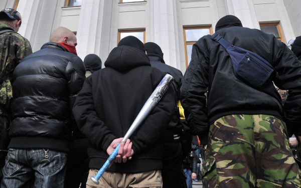 Supporters of the right wing party Pravyi Sector (Right Sector) protest in front of the Ukrainian Parliament in Kiev on March 28, 2014 Supporters of the right wing party Pravyi Sector (Right Sector) protest in front of the Ukrainian Parliament in Kiev on March 28, 2014 - Sputnik International