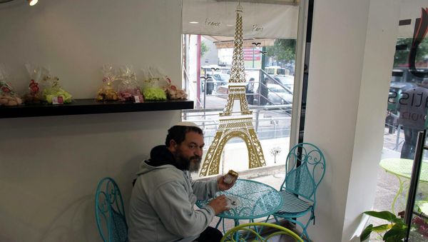 A member of the French community sits in a patisserie in Netanya, a city of 180,000 on the Mediterranean north of Tel Aviv, that has become the semi-official capital of the French community in Israel January 25, 2015 A member of the French community sits in a patisserie in Netanya, a city of 180,000 on the Mediterranean north of Tel Aviv, that has become the semi-official capital of the French community in Israel January 25, 2015 - Sputnik International