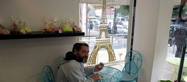 A member of the French community sits in a patisserie in Netanya, a city of 180,000 on the Mediterranean north of Tel Aviv, that has become the semi-official capital of the French community in Israel January 25, 2015 - Sputnik International