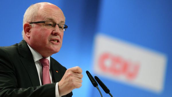 Volker Kauder, chairman of the CDU/CSU faction in parliament, addresses delegates at the Christian Democratic Union (CDU) congress in Cologne, western Germany, on December 10, 2014 - Sputnik International