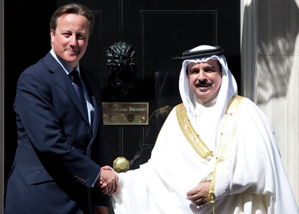 Then Britain's Prime Minister David Cameron, left, greets the King of Bahrain, Hamad bin Isa Al Khalifa on the doorstep of 10 Downing Street in London Tuesday, Aug. 6, 2013. Then Britain's Prime Minister David Cameron, left, greets the King of Bahrain, Hamad bin Isa Al Khalifa on the doorstep of 10 Downing Street in London Tuesday, Aug. 6, 2013. - Sputnik International