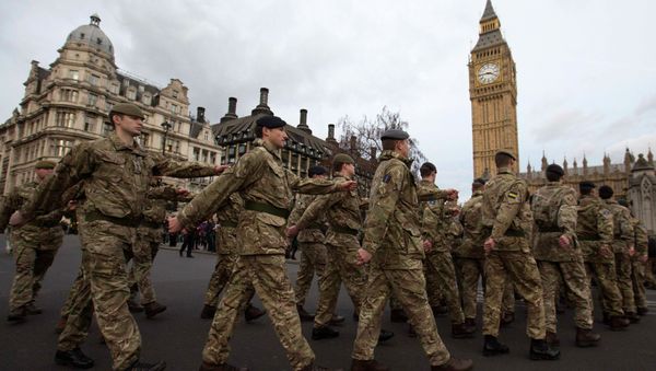 Members of Britain's armed forces march from Wellington Barracks to The Houses of Parliament. - Sputnik International
