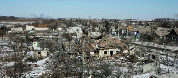 Buildings damaged by fighting are pictured in the village of Nikishine, south east of Debaltseve February 17, 2015 Buildings damaged by fighting are pictured in the village of Nikishine, south east of Debaltseve February 17, 2015 - Sputnik International