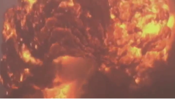 Gov. Earl Ray Tomblin declared a state of emergency in Kanawha and Fayette counties after the derailment, shutting down local water supplies in response to crude oil contaminating the Kanawha River. - Sputnik International