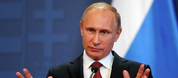 Russian President Vladimir Putin addresses during a joint news conference with Hungarian Prime Minister Viktor Orban in Budapest - Sputnik International