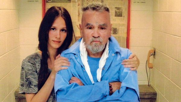 Afton Elaine Burton and her fiance, Charles Manson - Sputnik International