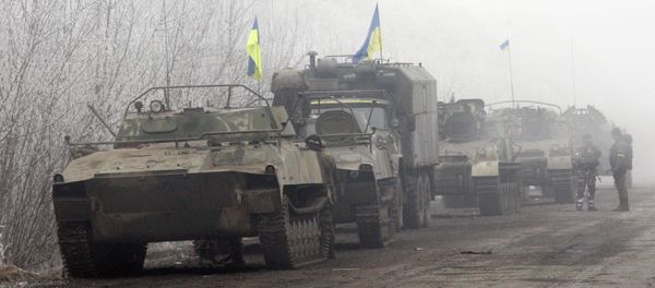 Ukrainian forces vehicles are seen parked on a road between Artemivsk and Debaltseve, Donetsk region, on February 15, 2015 - Sputnik International