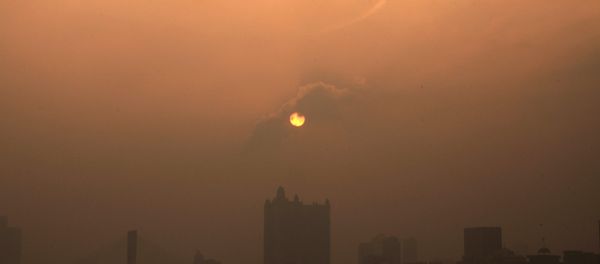 This picture taken on January 29, 2013 shows a general view of buildings in the heavy smog in Jilin, northeast China's Jilin province - Sputnik International