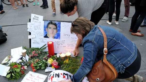 People places flowers and cards next to the portriat of Iranian asylum seeker Reza Berati during a candlelight vigil in support of asylum seekers, in Melbourne on February 23, 2014 - Sputnik International