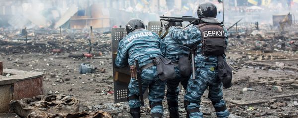 Police officers are seen on Maidan Nezalezhnosti square in Kiev, where clashes began between protesters and the police Police officers are seen on Maidan Nezalezhnosti square in Kiev, where clashes began between protesters and the police - Sputnik International