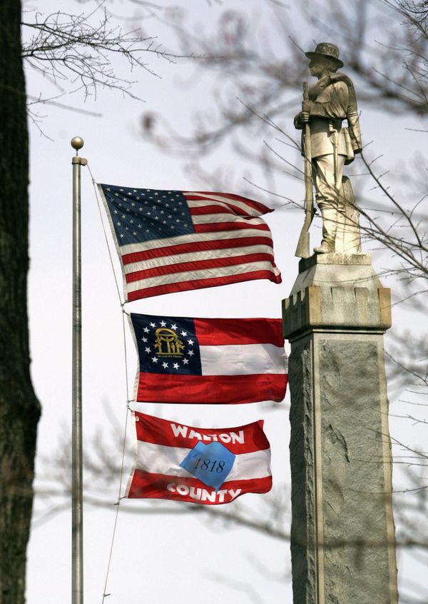 A U.S. flag, a Georgia flag and a Walton County flag flank a monument To Our Confederate Dead on the Walton County, Ga., courthouse lawn in Monroe, Ga. A U.S. flag, a Georgia flag and a Walton County flag flank a monument To Our Confederate Dead on the Walton County, Ga., courthouse lawn in Monroe, Ga. - Sputnik International