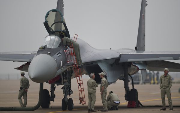 A Sukhoi SU-35 fighter jet is displayed before a test flight ahead of the Airshow China 2014 in Zhuhai, South China's Guangdong province A Sukhoi SU-35 fighter jet is displayed before a test flight ahead of the Airshow China 2014 in Zhuhai, South China's Guangdong province - Sputnik International
