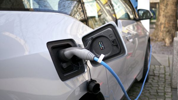Researchers in California have developed a material that could significantly boost the energy delivering capacity of lithium-ion batteries, and could potentially be a boon to the electric car industry. - Sputnik International