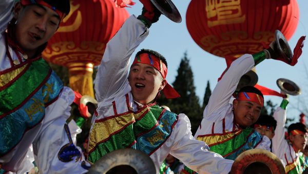 Chinese performers dressed in traditional costumes participate in a cultural dance during the opening of Ditan Temple Fair on the Lunar New Year's Eve in Beijing, China - Sputnik International