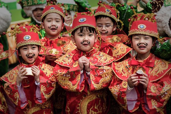 Children wearing traditional costumes pose during preparations for Chinese lunar new year celebrations in Hong Kong Children wearing traditional costumes pose during preparations for Chinese lunar new year celebrations in Hong Kong - Sputnik International