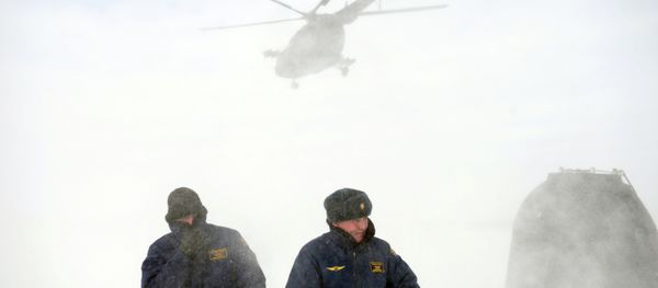 Rescuers from the Central Military District and experts from the Roscosmos space agency and the Federal Air Transport Agency during a training to search and evacuate the Soyuz TMA crew return vehicle - Sputnik International